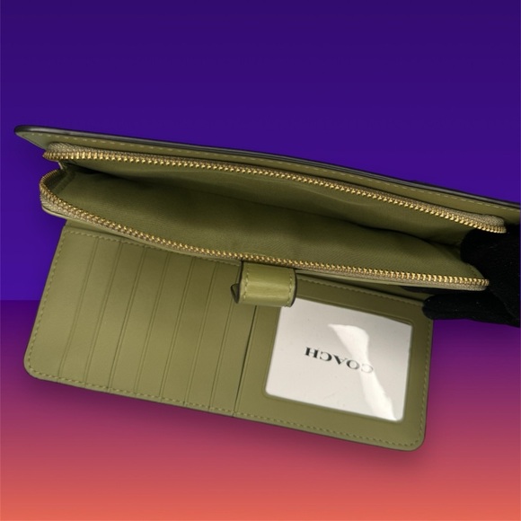 COACH skinny wallet in moss with brass hardware  NWT​ - Picture 2 of 4